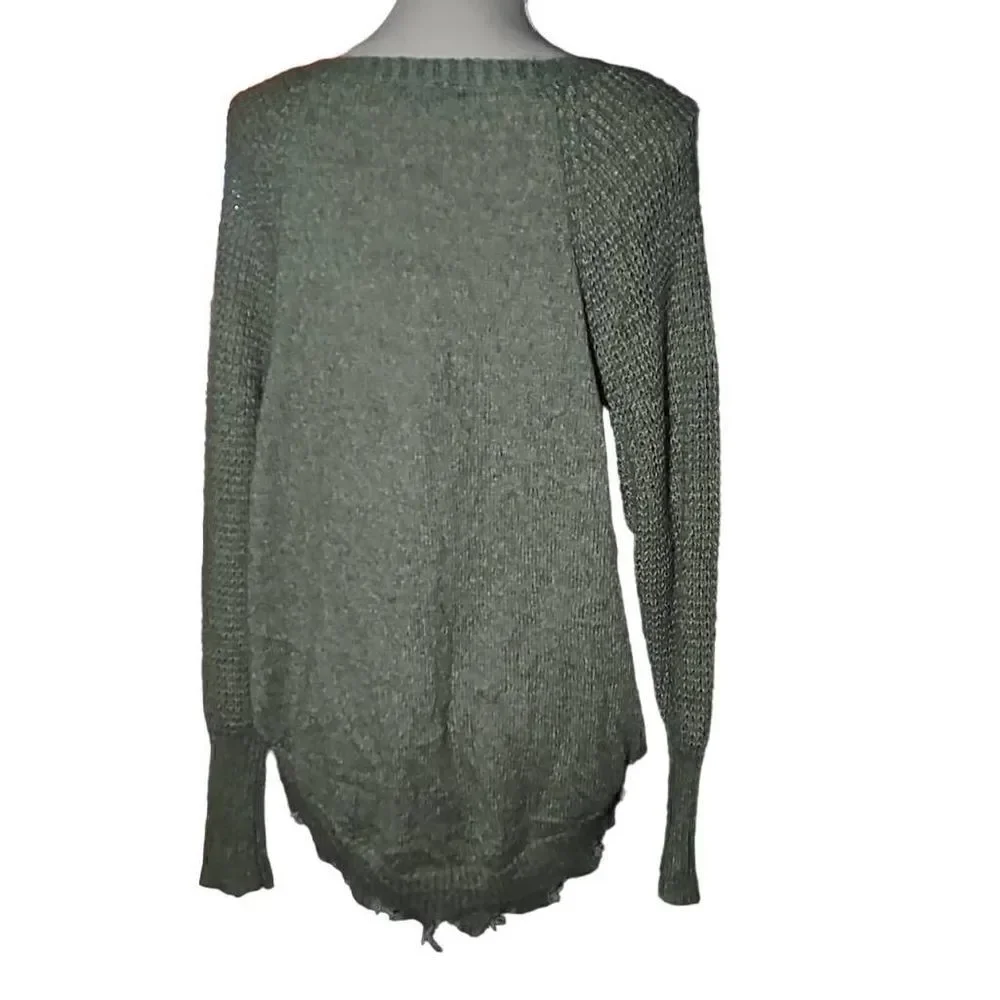 Rue 21 Sweater. Longsleeve. Fashion Design Distressed Hem.